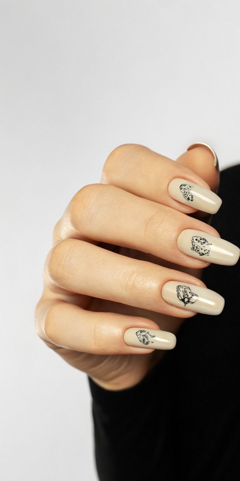luxurious-manicure-ivory-with-elephants(2)